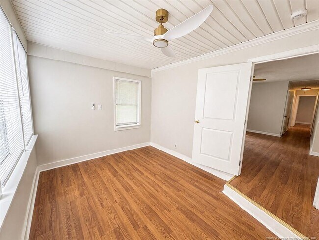 Building Photo - 1506 Swainey Ave