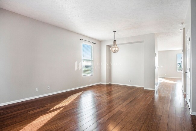 Building Photo - Beautiful 4 Bedroom Bellevue Home