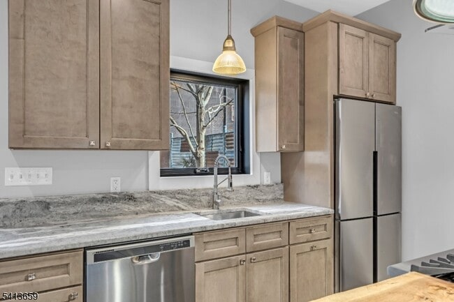 Building Photo - 10 McCready's Alley