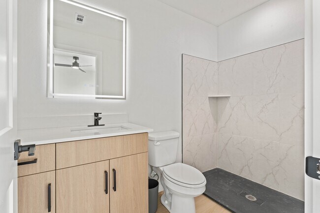 Building Photo - 1479 W Hendon St