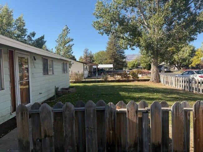 Building Photo - Charming 3 Bedroom Home