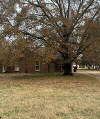 Building Photo - 127 Hedge Ln