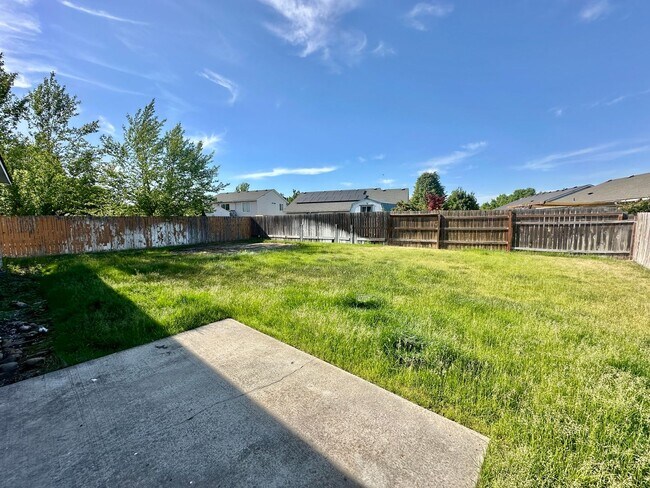Building Photo - 3 bedroom ranch style home- Newly Renovated!!