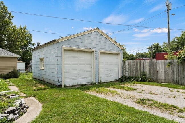 Building Photo - Wildman-Spring
