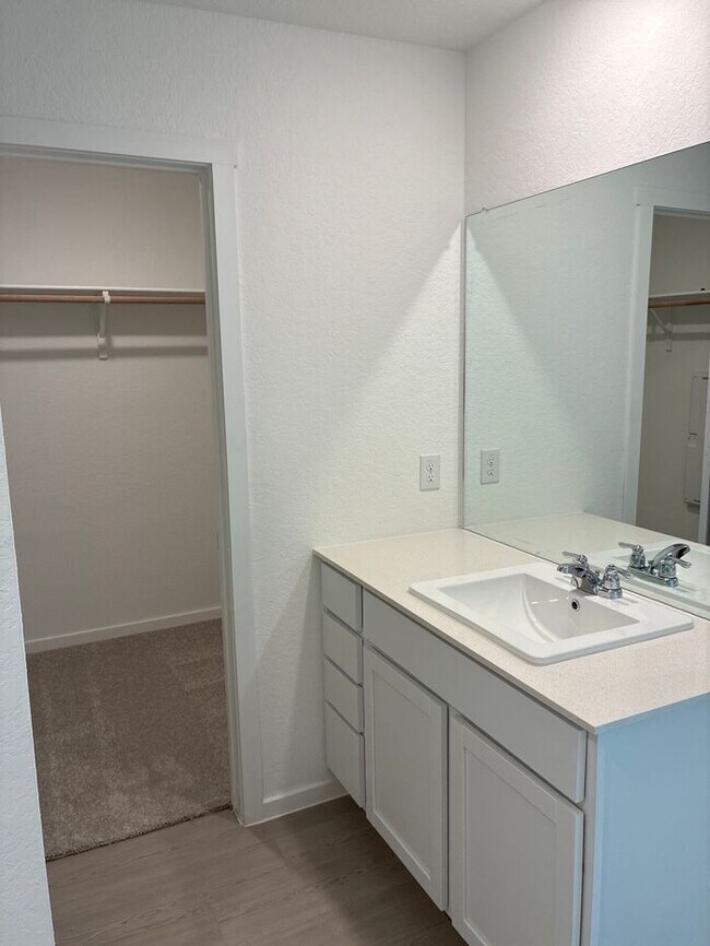 Building Photo - Charming 4 beds 2 baths in San Antonio!