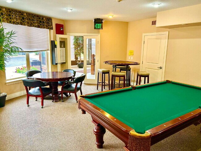 Building Photo - Bright & Peaceful 2 Bed, 2 Bath Corner Con...