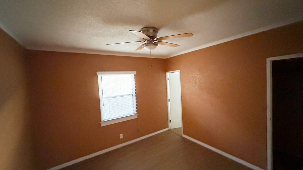 Building Photo - 4873 Ascot Ave