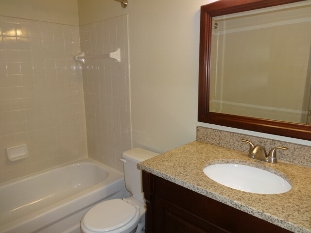 Building Photo - 2097 Earlsway Dr