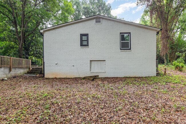 Building Photo - 2044 Milton Rd