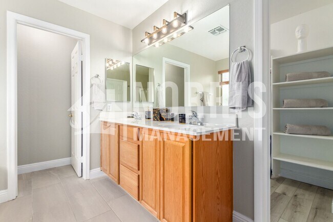 Building Photo - Beautiful Large Furnished Home w/A Pool