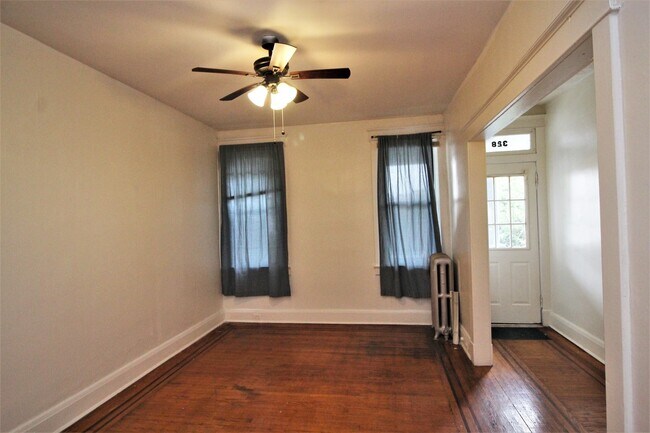 Building Photo - 2026/2027 JHU Off-Campus 3bd/1ba Rowhouse  w/ W/D & rear yard! -Available 6/9/26
