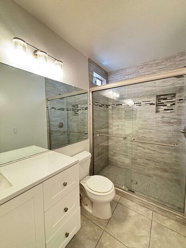Building Photo - Renovated Spacious East Lancaster Single Story Home