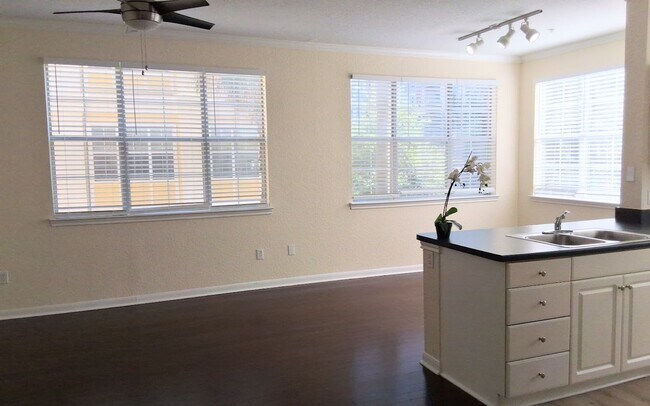 Building Photo - City View Wood Floor Updated Kitchen  2/2 condo at Park North Downtown Orlando