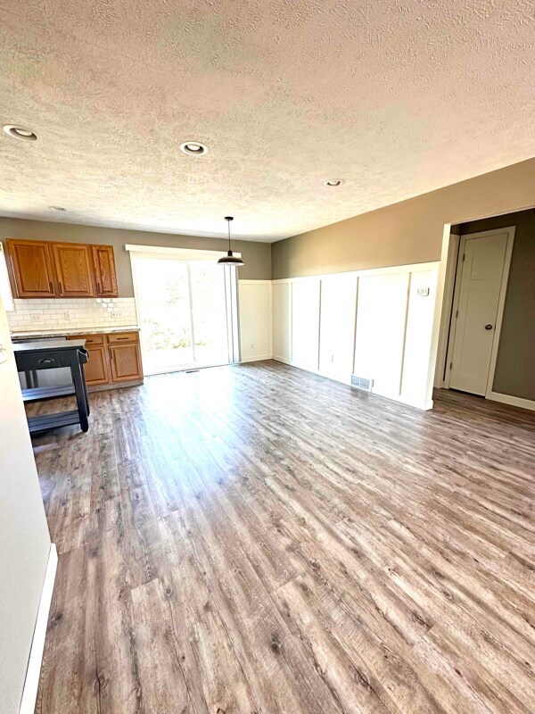 Building Photo - 7644 Deer Track Run