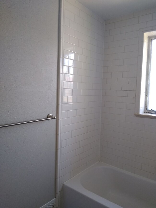 Building Photo - Park Hill 2 Bedroom 1 Bath Central Air! At...