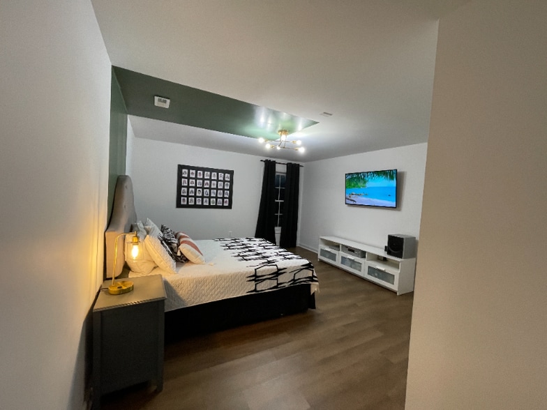 Building Photo - 57 B