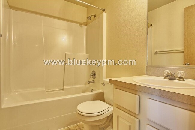 Building Photo - 3807 NW Fletcher Ct
