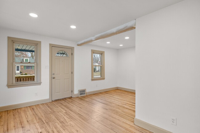 Building Photo - 3129 Prairie Ave