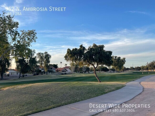 Building Photo - Beautiful 4 Bedroom, 2 Bath on the Golf Co...