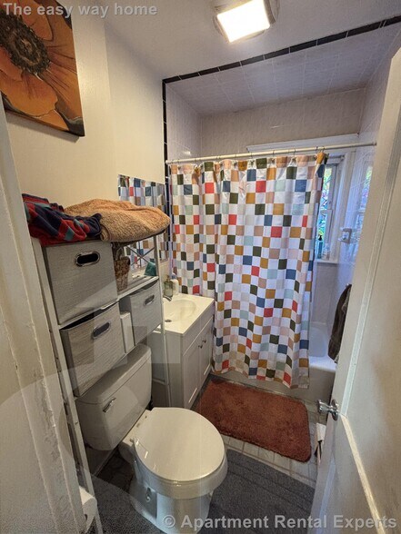 Building Photo - 23-25 Bonner Ave Unit #1