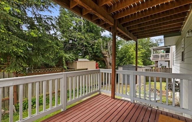 Building Photo - 4 Bed 3Bath Beautiful Single-family House ...