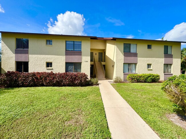 Primary Photo - **SPRINGWOOD**2 BED / 2 BATH**NAPLES**ANNU...