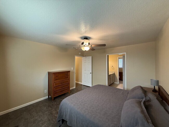 Building Photo - 1460 Berry Dr