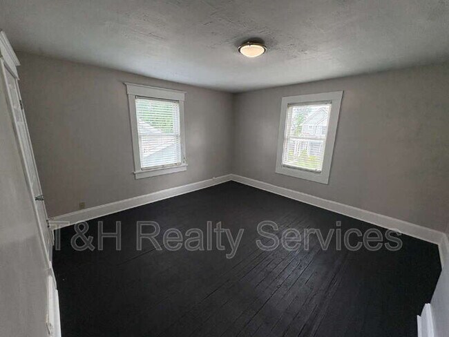 Building Photo - 1624 Yandes St