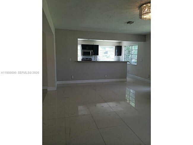 Building Photo - 740 NE 179th Dr