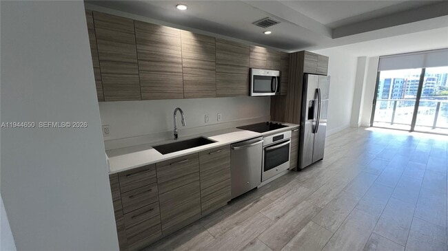 Building Photo - 121 NE 34th St