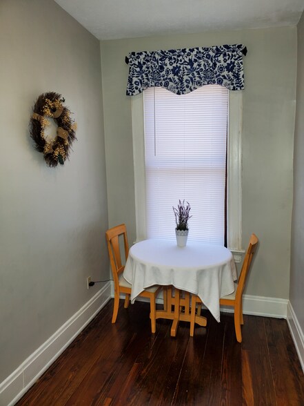 Building Photo - 1136 Park Ave