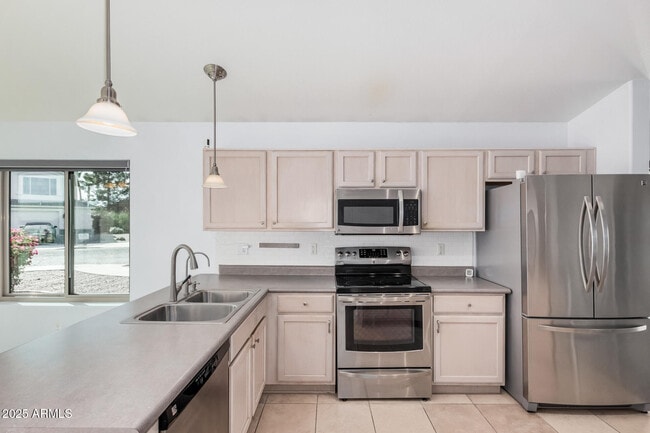 Building Photo - 3022 E Captain Dreyfus Ave