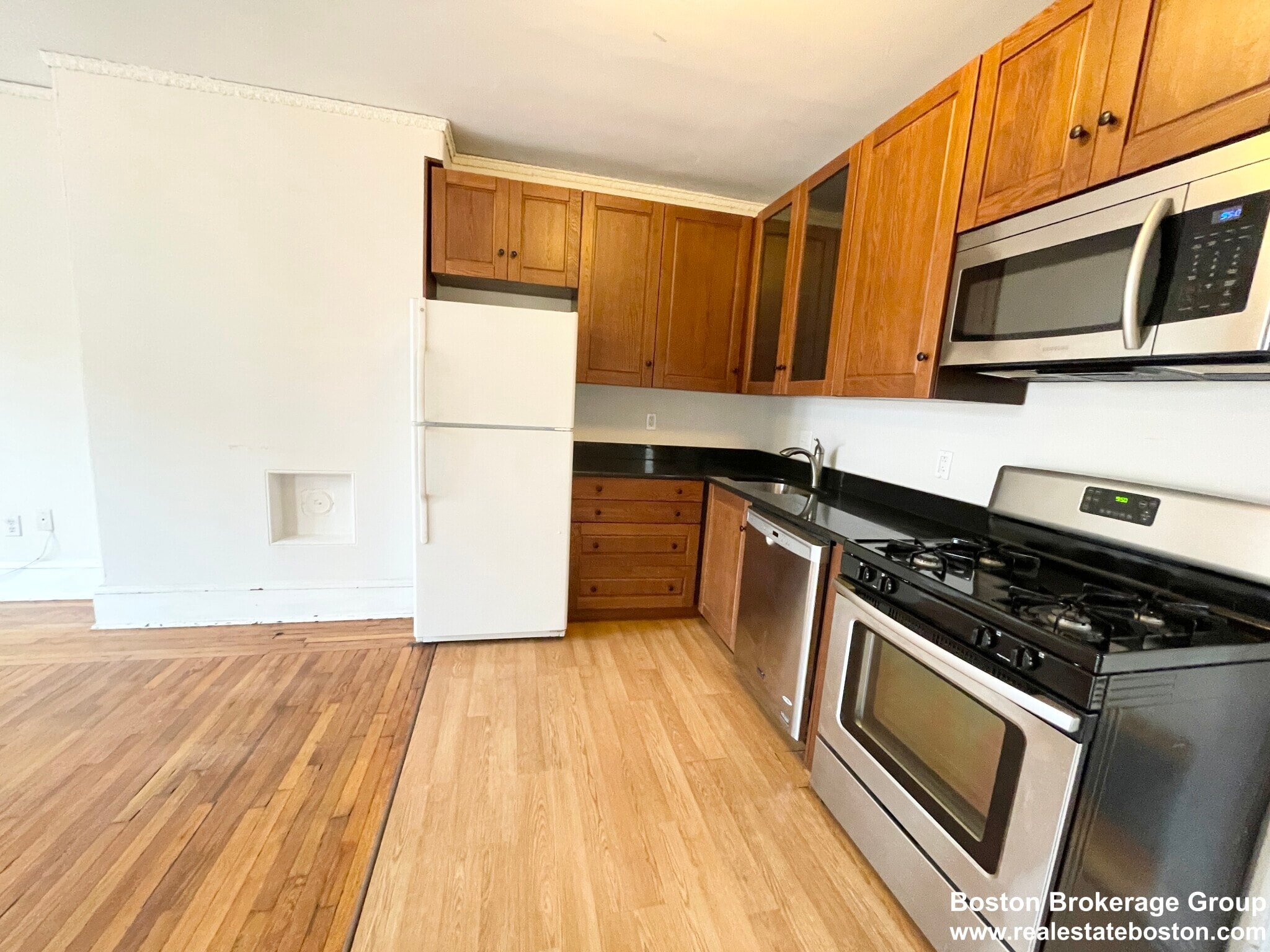 Building Photo - 76 Saint Stephen St