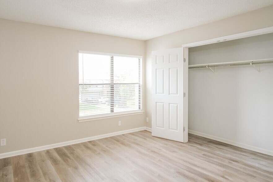 Building Photo - 1232 Dexford Dr