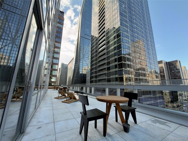 Building Photo - 20 W 53rd St