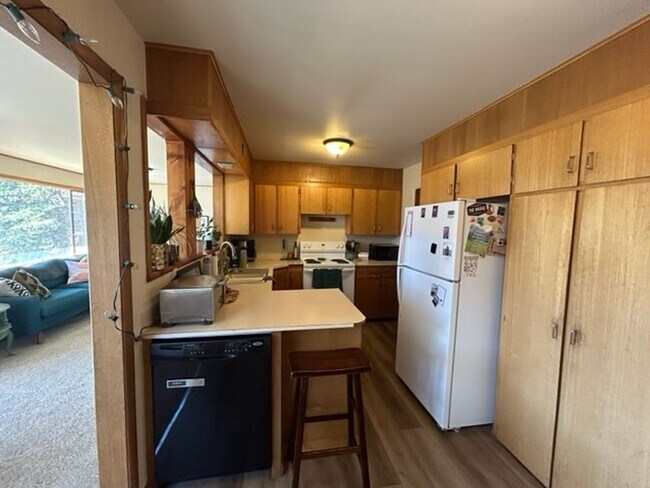 Building Photo - 625 E Sopris Dr