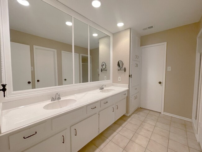 Building Photo - 3510 Rolling Terrace Dr