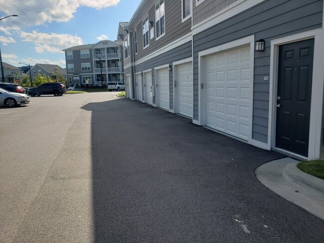 Building Photo - 3301 Boulder Pointe Dr