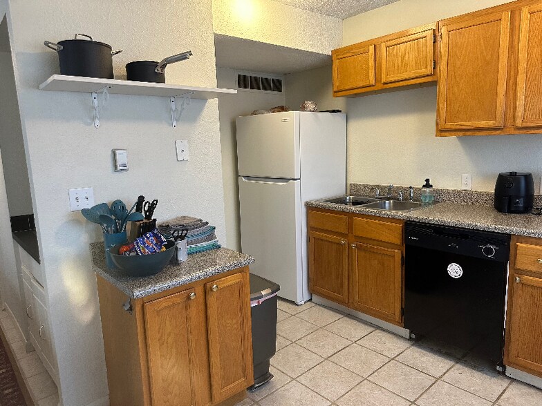 Building Photo - 3621 Brush Creek Dr