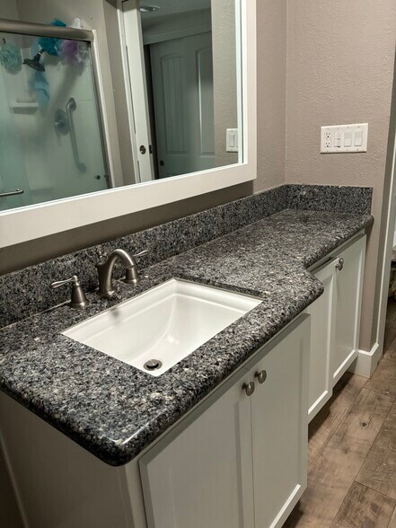 Building Photo - 131 E 17th St