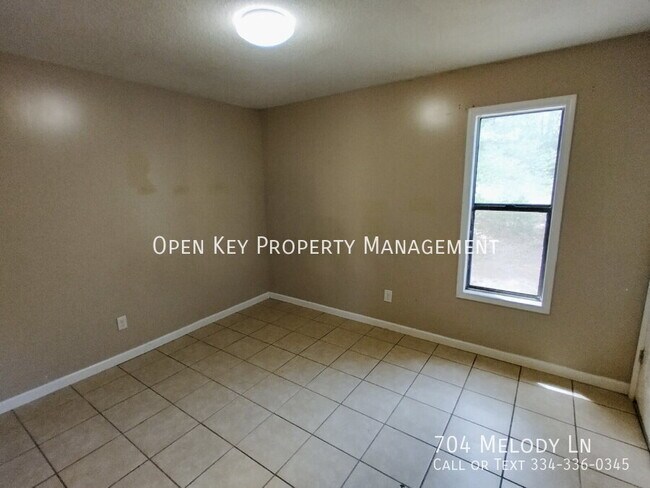 Building Photo - 704 Melody Ln