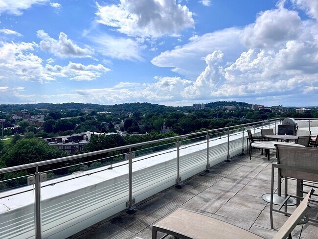 Building Photo - 74 Fenwood Rd