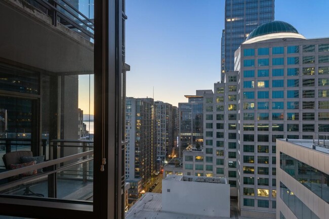 Building Photo - Madison Tower & Hotel 1000 - 1 bedroom + den