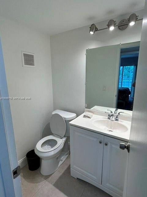 Building Photo - 493 Fanshaw L