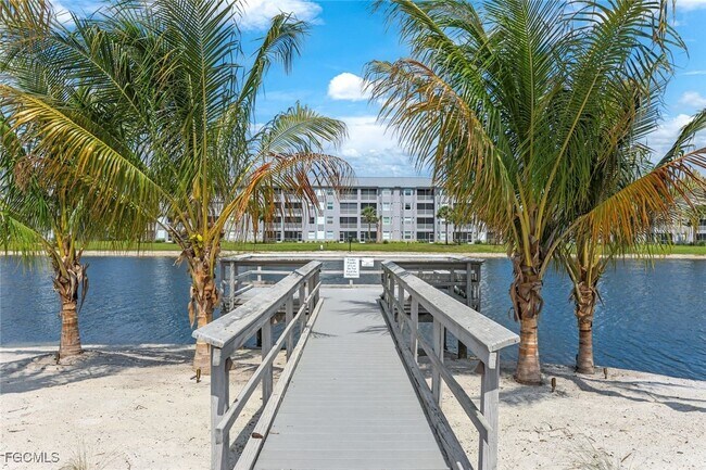 Building Photo - 16655 Lake Cir Dr