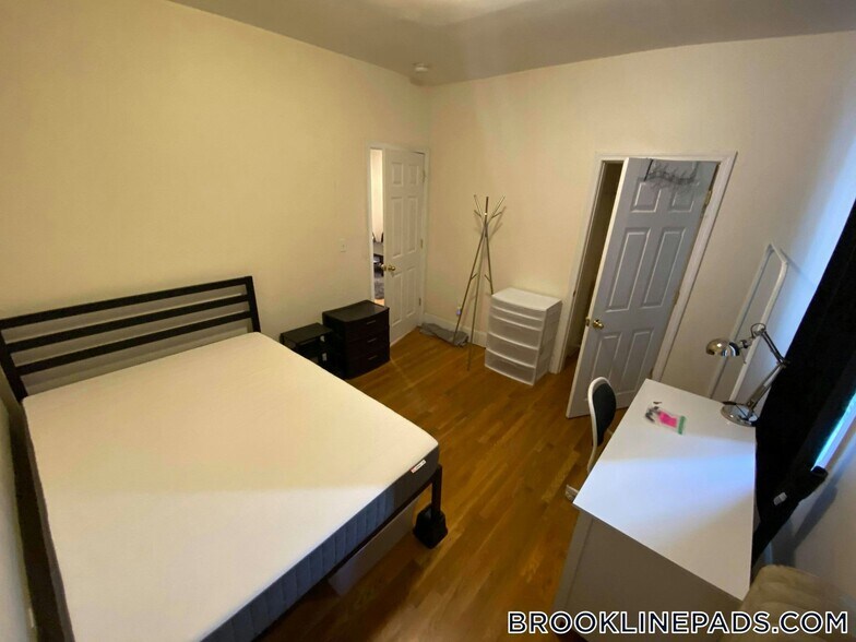 Building Photo - 66 Egmont St