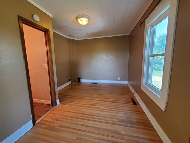 Building Photo - 2102 2nd Ave NE