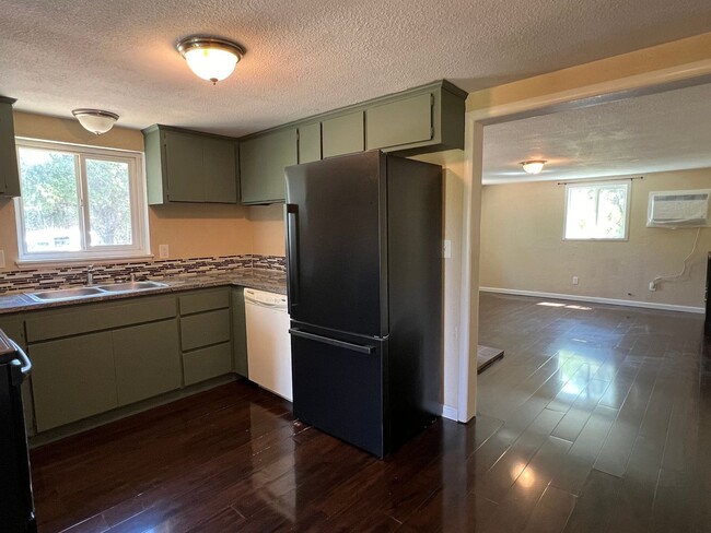 Building Photo - Two Bedroom One Bathroom Home in Lincoln