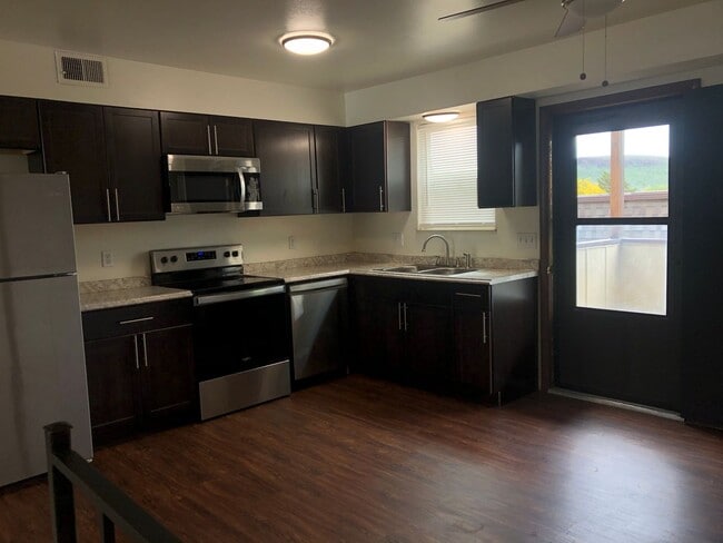 Building Photo - Central a/c & heating | Off-street parking | Close to downtown Golden