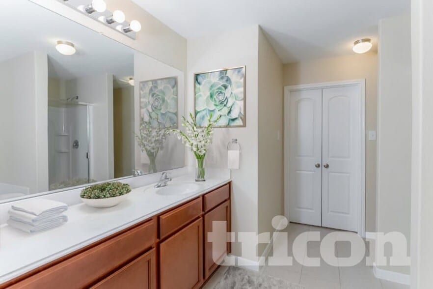 Building Photo - 333 Summer Horse Dr
